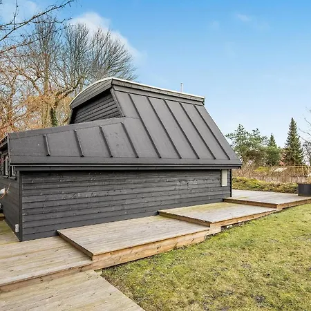 1 Bedroom Amazing In Casa vacanze Neksø