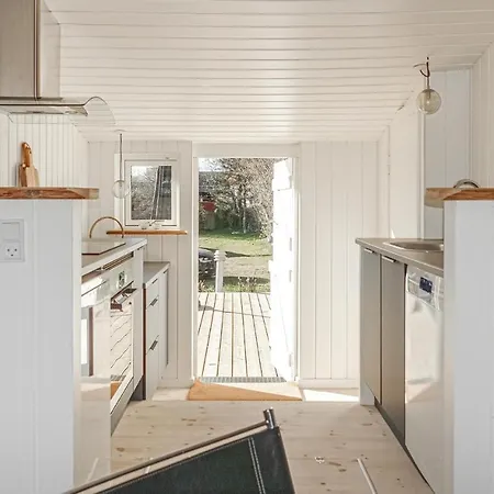 1 Bedroom Amazing In Casa vacanze Neksø