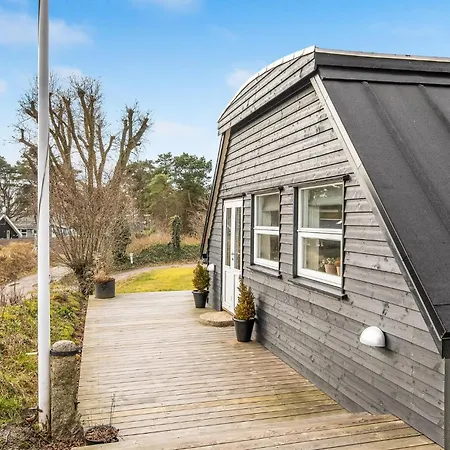 1 Bedroom Amazing In Casa vacanze Neksø